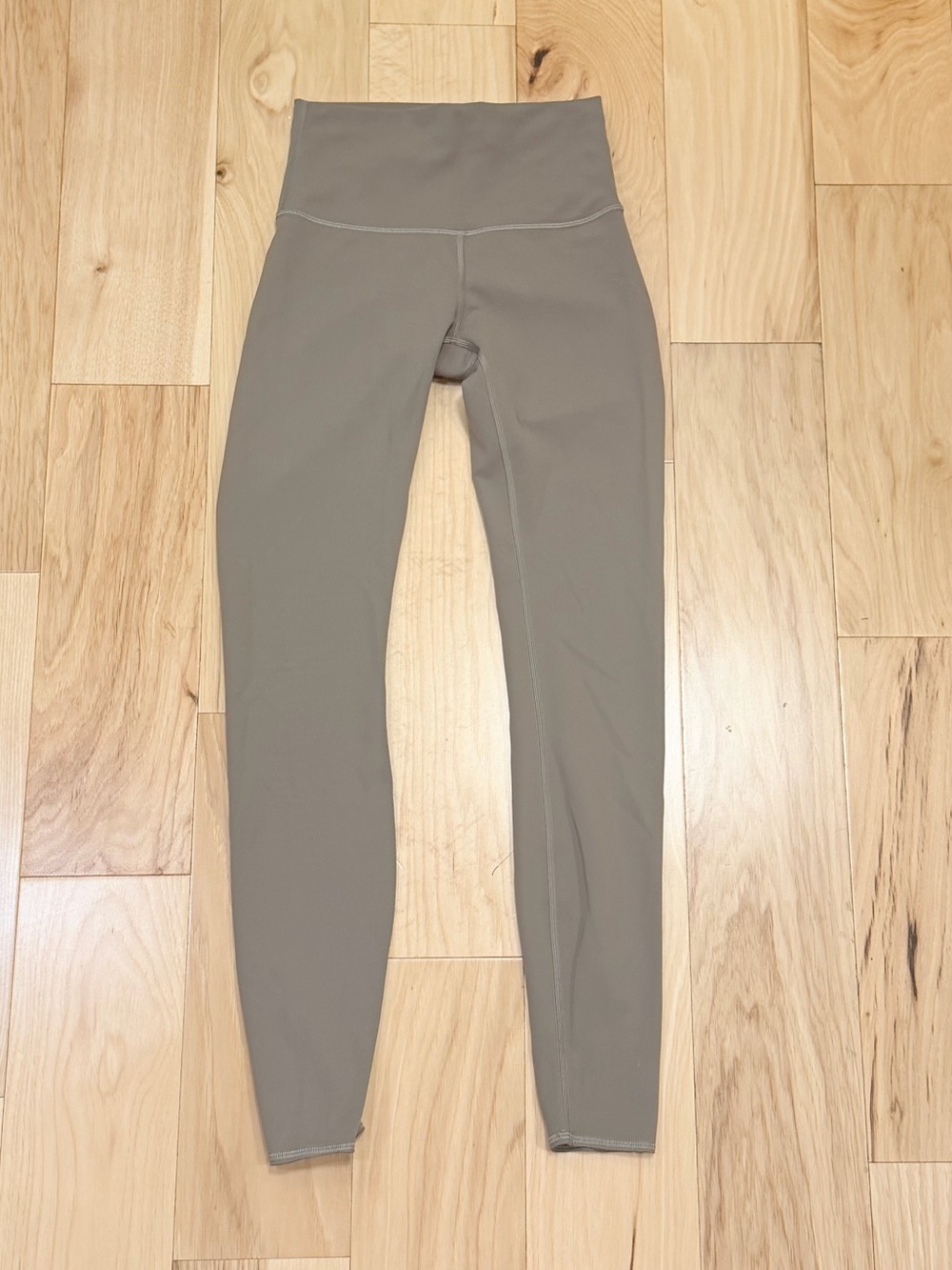 LIKE NEW Lululemon Women’s Wunder Train High-Rise Tight 28" - Picture 2 of 7